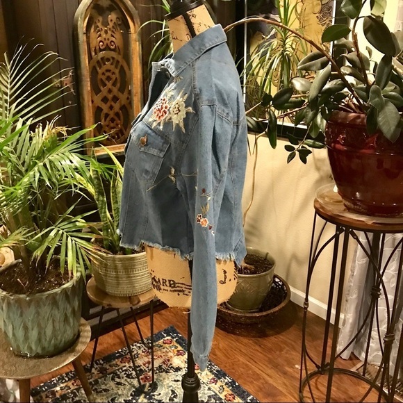 Boho embroidered Destroyed denim crop jacket - Picture 5 of 8